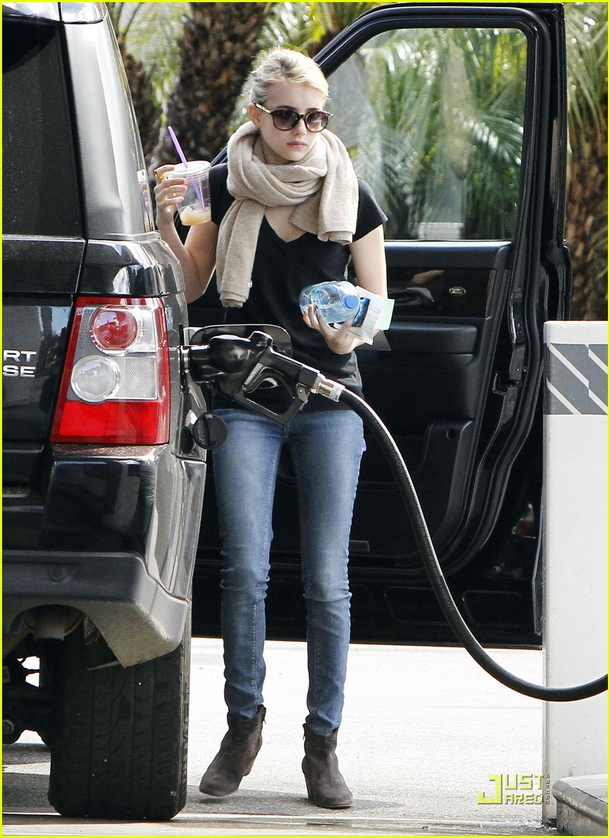 Emma Roberts: Car Cleaning Cutie | Photo 406815 - Photo Gallery | Just ...