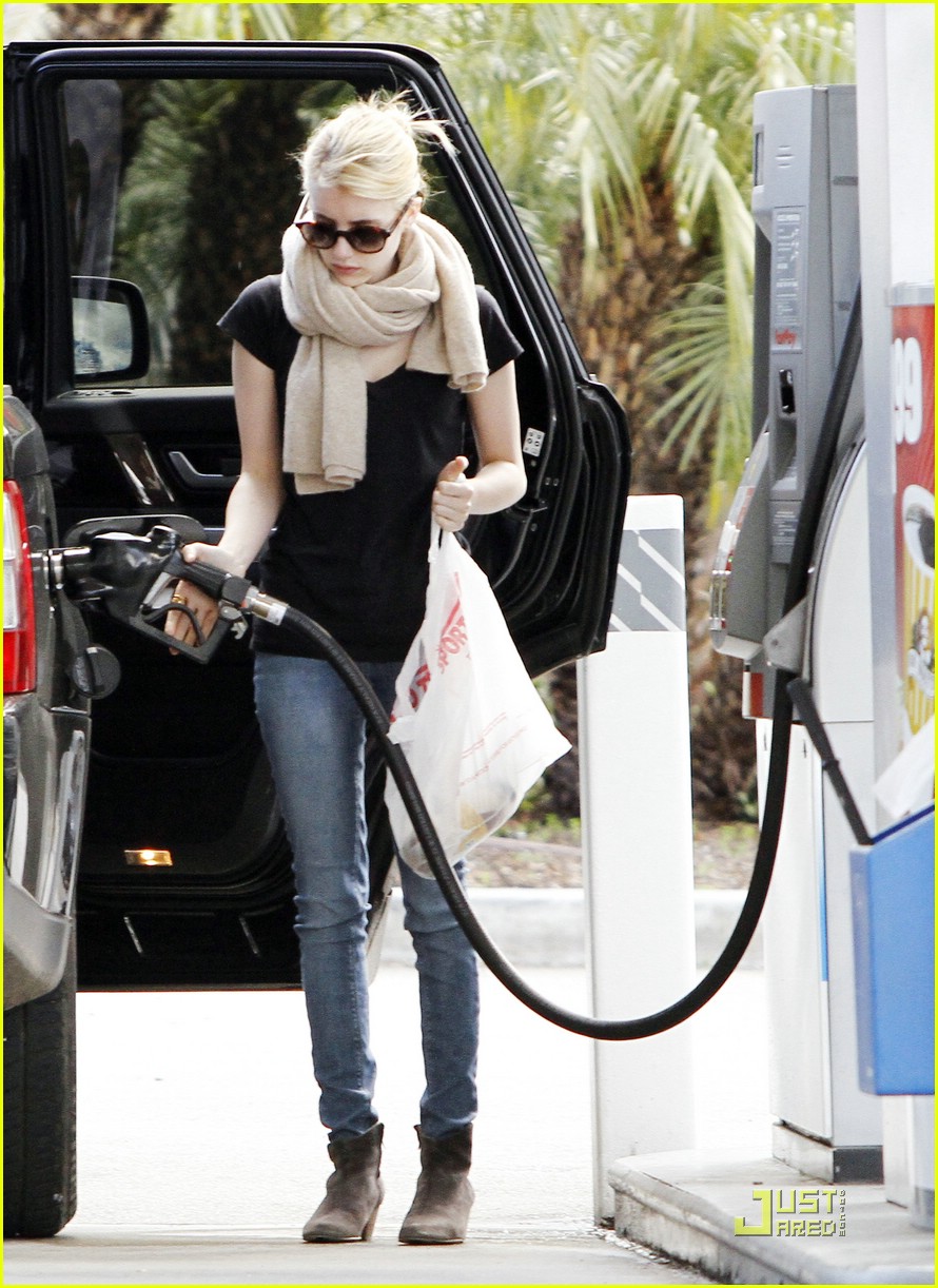 Full Sized Photo of emma roberts gases up 04 Emma Roberts Car