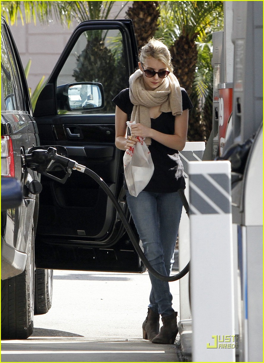 Full Sized Photo of emma roberts gases up 05 Emma Roberts Car