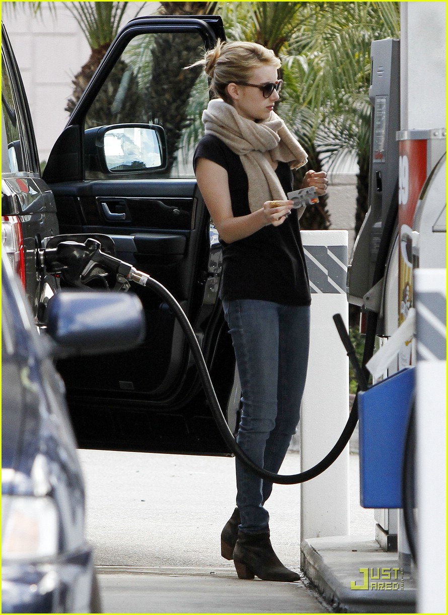 Emma Roberts: Car Cleaning Cutie | Photo 406829 - Photo Gallery | Just ...