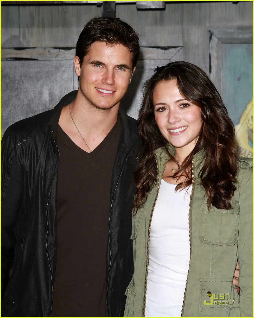 Full Sized Photo of italia ricci robbie amell rango 05 | Italia Ricci ...