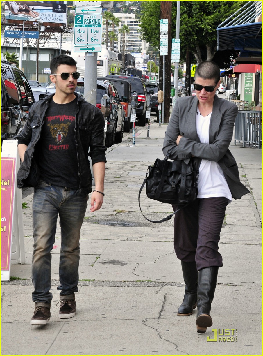 Joe Jonas: Shopping with Stylist Michelle! | Photo 405265 - Photo ...