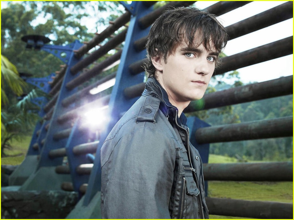 naomi scott landon liboiron terra nova 03