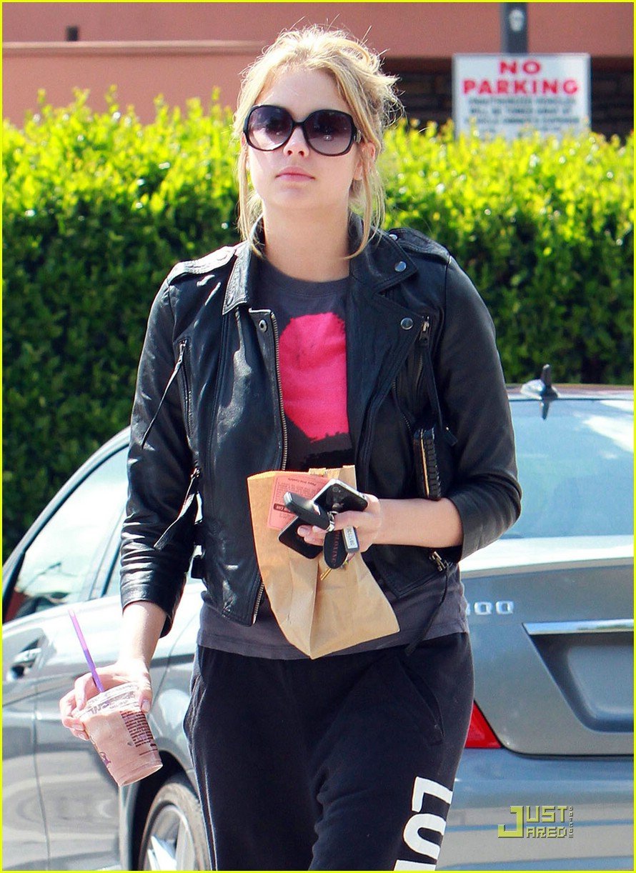 Full Sized Photo of ashley benson coffee bean 02 | Ashley Benson