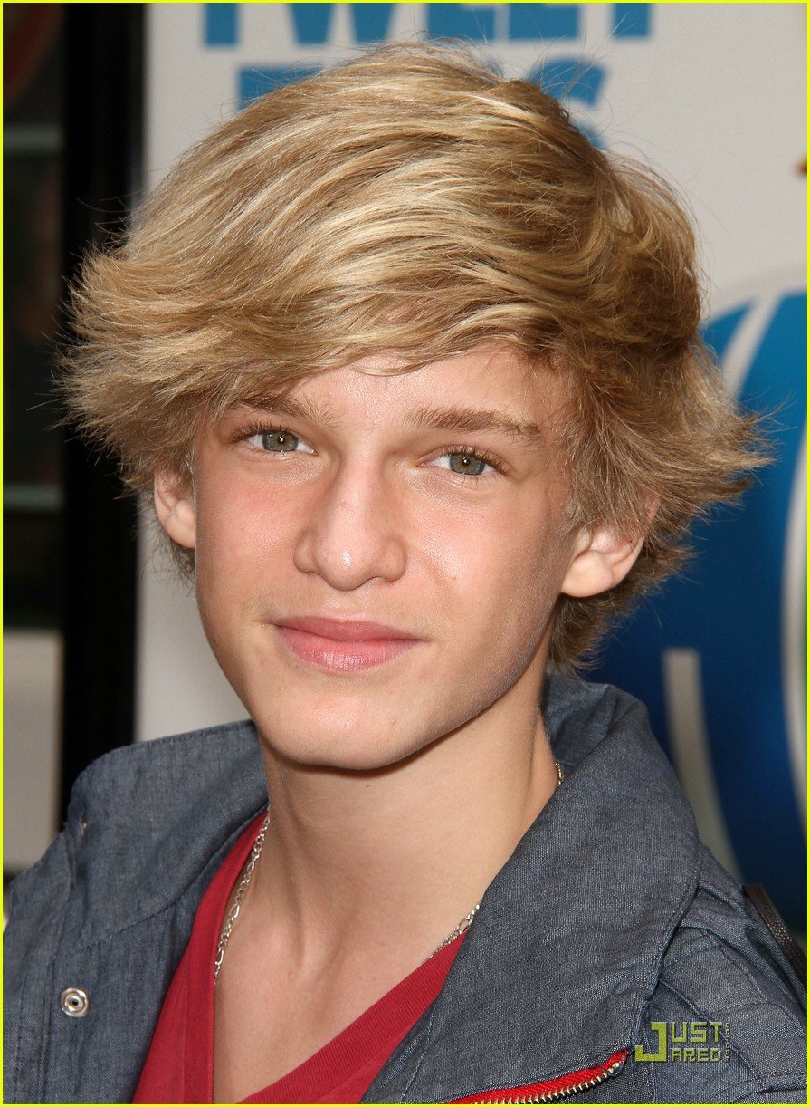 Full Sized Photo of cody simpson hop premiere 01 | Cody Simpson Hippity ...