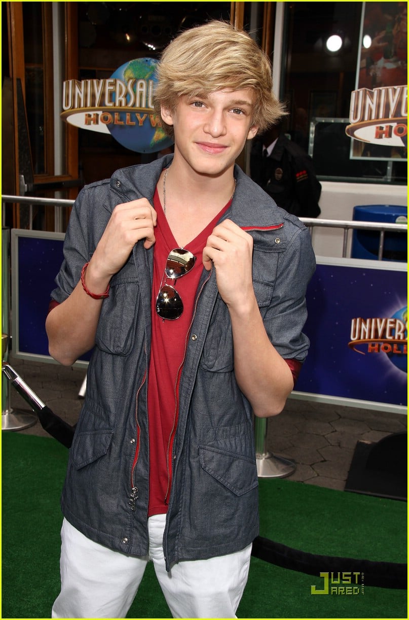 Cody Simpson Hippity 'Hop's To Universal City | Photo 410790 - Photo ...