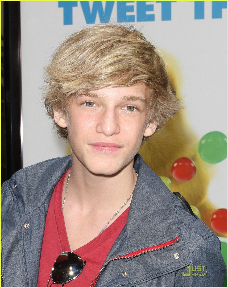 Cody Simpson Hippity 'Hop's To Universal City | Photo 410799 - Photo ...