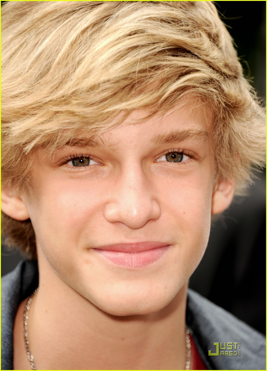 Cody Simpson Hippity &lsquo;Hop&rsquo;s To Universal City | Photo 410801 - Photo