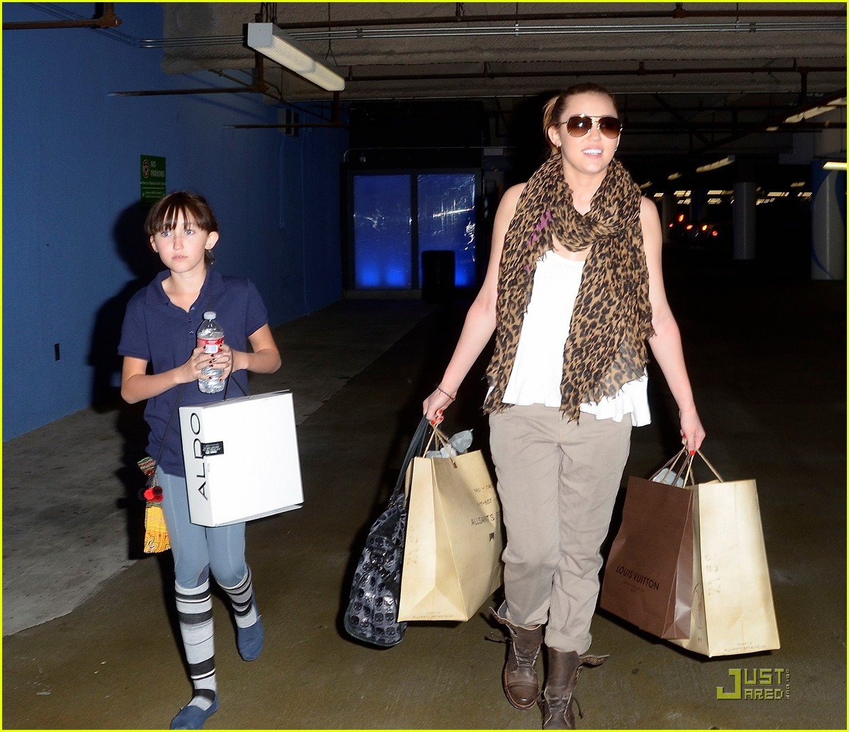 Miley Cyrus: Beverly Center Shopping with Noah!: Photo 409653