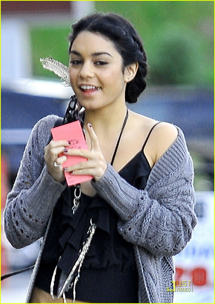 Full Sized Photo of vanessa hudgens bbb brittany snow 01 | Vanessa