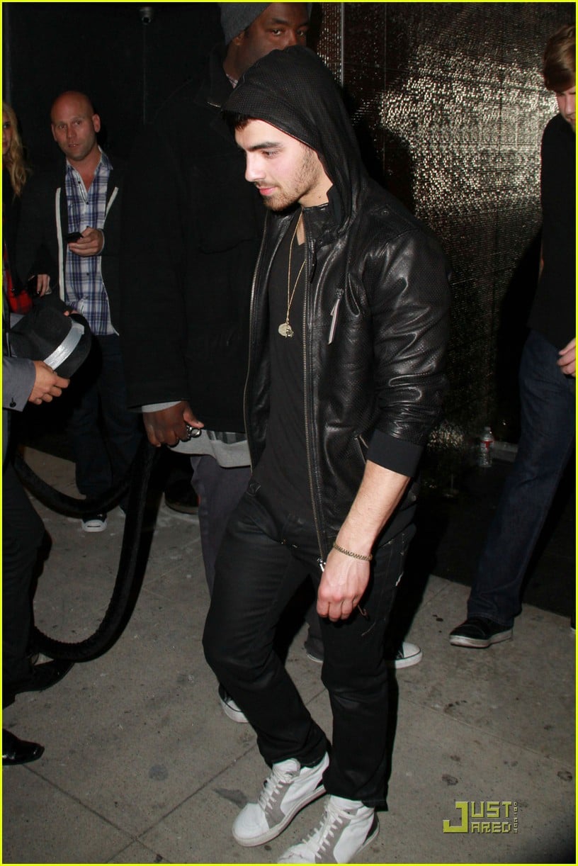 Joe Jonas Treks to Tru Hollywood | Photo 410429 - Photo Gallery | Just ...