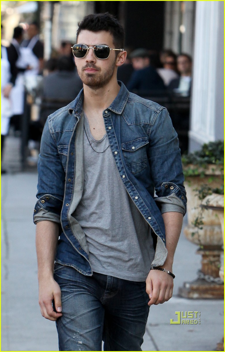 Joe Jonas: Joan's on Third Lunch! | Photo 407642 - Photo Gallery | Just