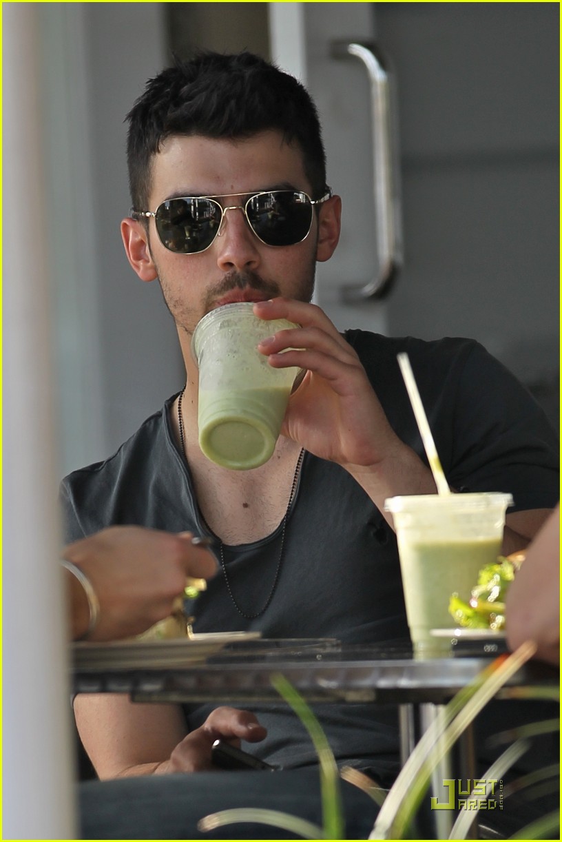 Joe Jonas: Smoothie, Salad & Sandwich!: Photo 407662 | Joe Jonas, Jonas  Brothers Pictures | Just Jared Jr.