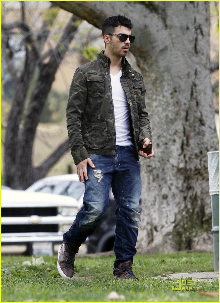 Joe Jonas Takes Winston For A Walk | Photo 409716 - Photo Gallery ...