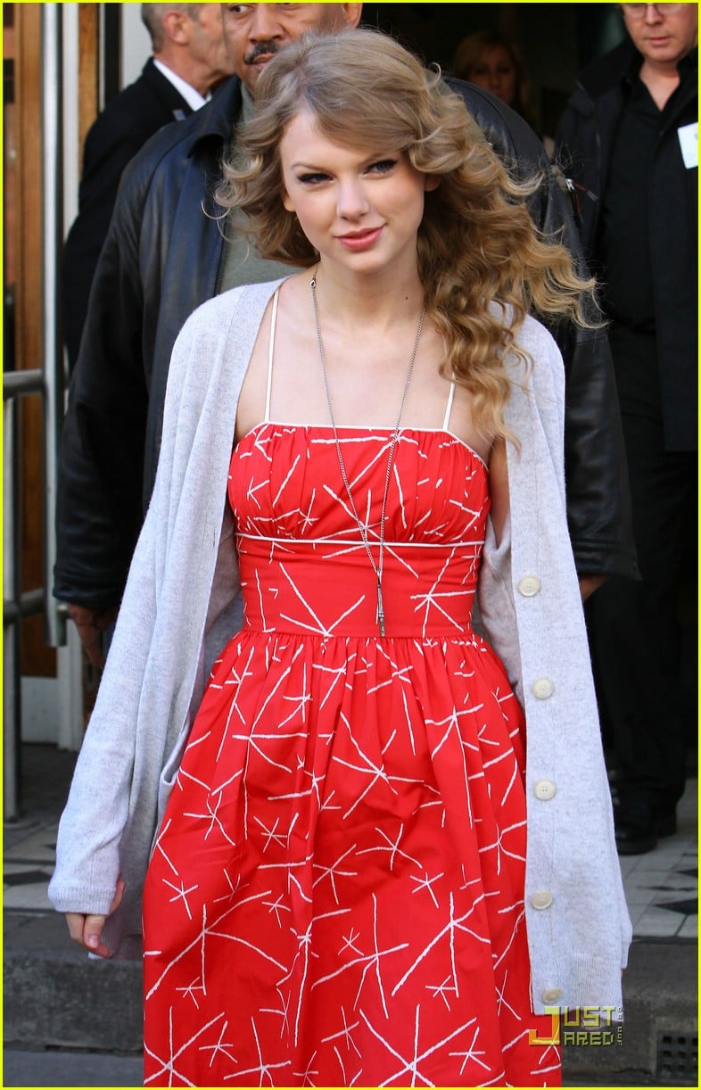 Taylor Swift Lights Up London Photo 409874 Photo Gallery Just