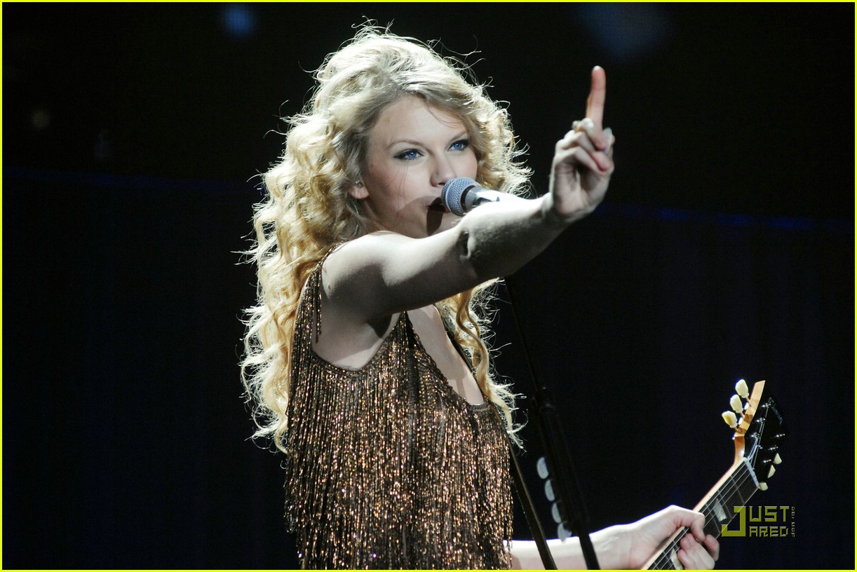 Taylor Swift Metallic in Milan! Photo 409352 Photo Gallery Just