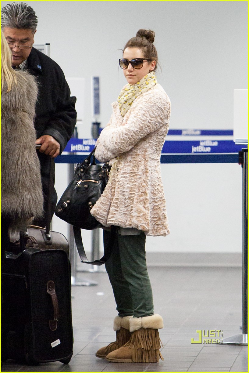 Ashley Tisdale LAX Airport April 23, 2013 – Star Style