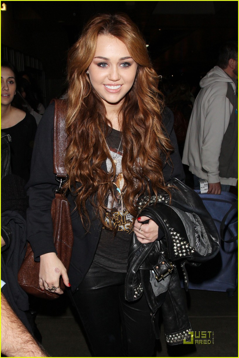 Miley Cyrus: Leather LAX Landing | Photo 412471 - Photo Gallery | Just ...