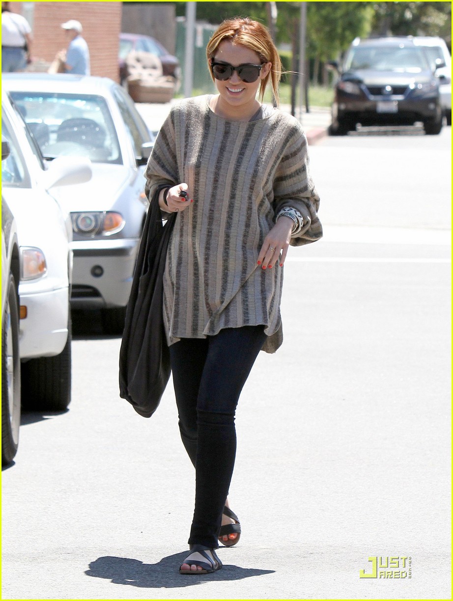 Full Sized Photo of miley cyrus lunch noah tish 06 | Miley Cyrus: L.A