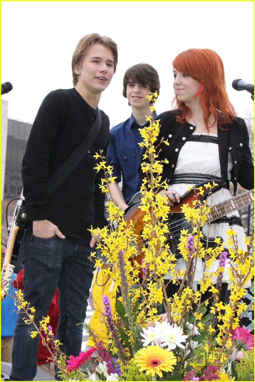 Full Sized Photo of kicking daisies cherry blossom fest 01 Kicking