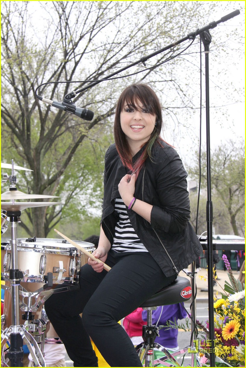 Full Sized Photo of kicking daisies cherry blossom fest 02 Kicking