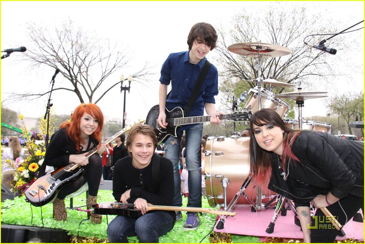 Full Sized Photo of kicking daisies cherry blossom fest 03 Kicking