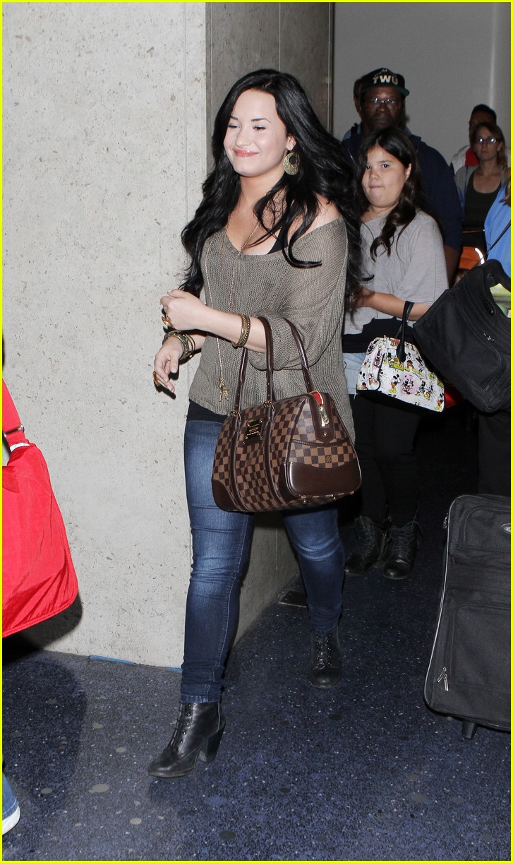 Demi Lovato: Louis Vuitton Lady at LAX: Photo 413275, Demi Lovato Pictures