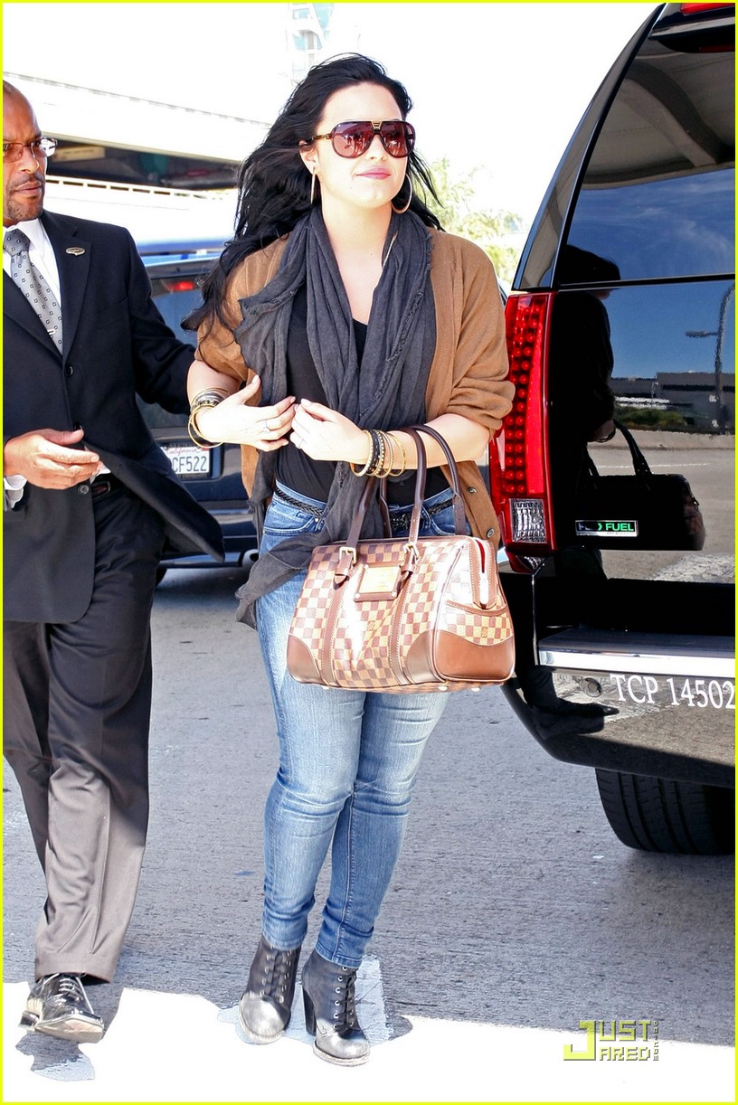 Demi Lovato: Louis Vuitton Lady at LAX: Photo 413271, Demi Lovato Pictures