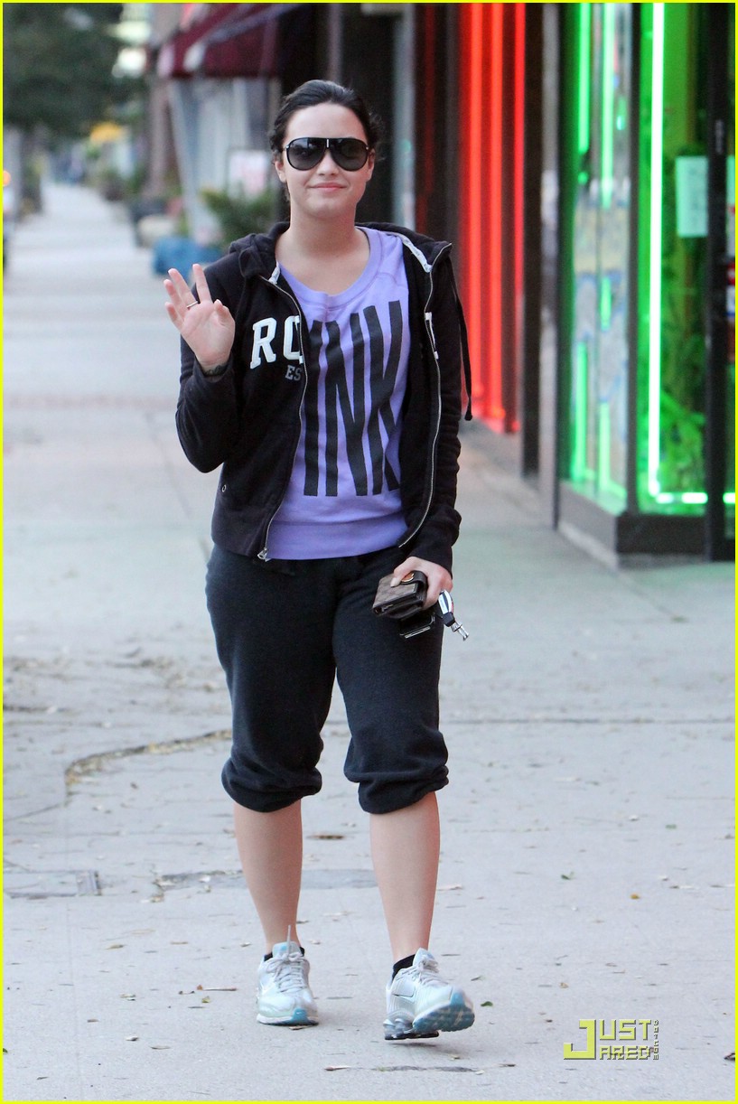 Full Sized Photo of demi lovato gym pink 06 | Demi Lovato: Purple Is