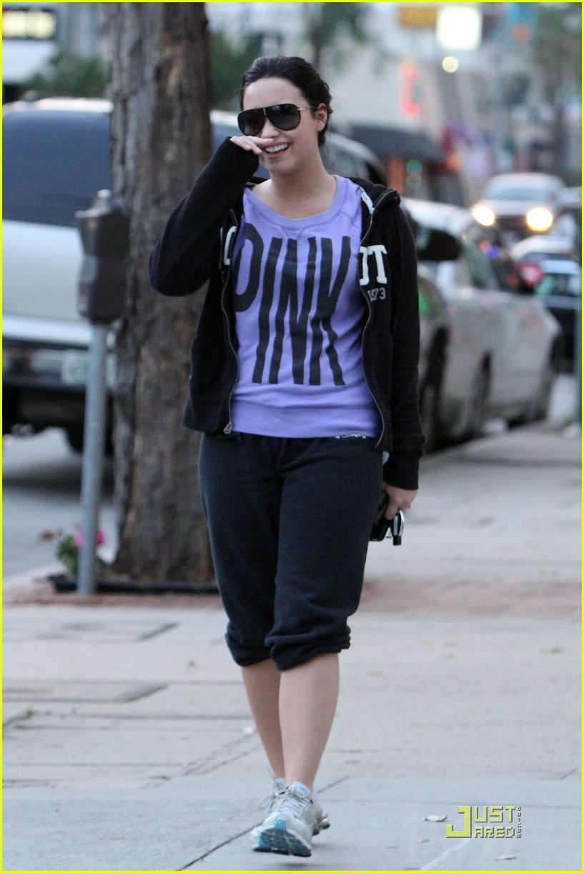 Full Sized Photo of demi lovato gym pink 07 | Demi Lovato: Purple Is