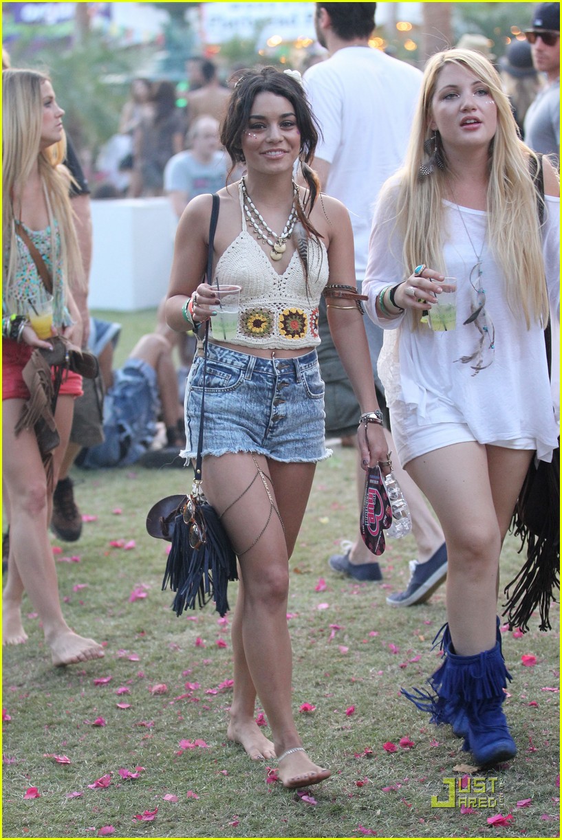 vanessa hudgens barefoot babe at coachella 07