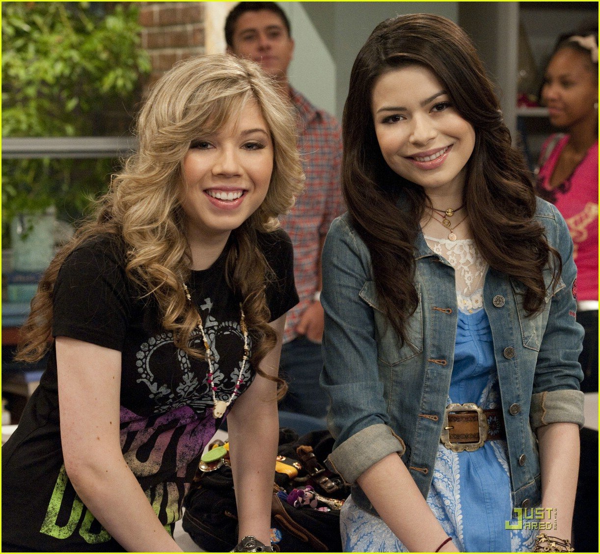 McCurdy vs. Nathan Kress Arm Wrestle Winner! Photo 412345
