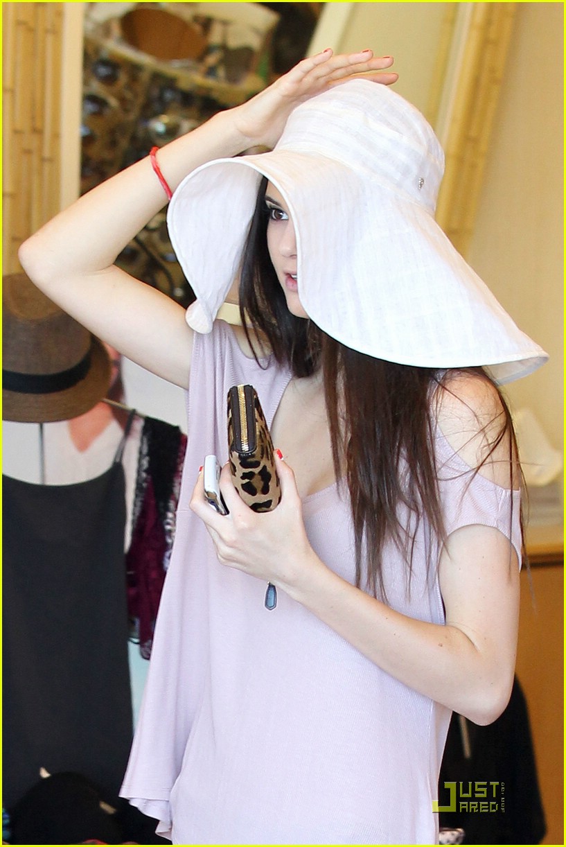 Kendall & Kylie Jenner: Summer Shopping Spree! | Photo 413542 - Photo