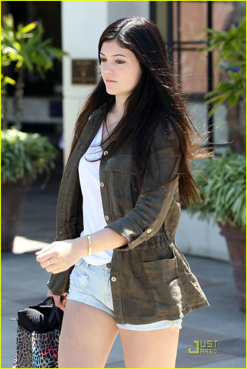 Kendall & Kylie Jenner: Summer Shopping Spree! | Photo 413553 - Photo