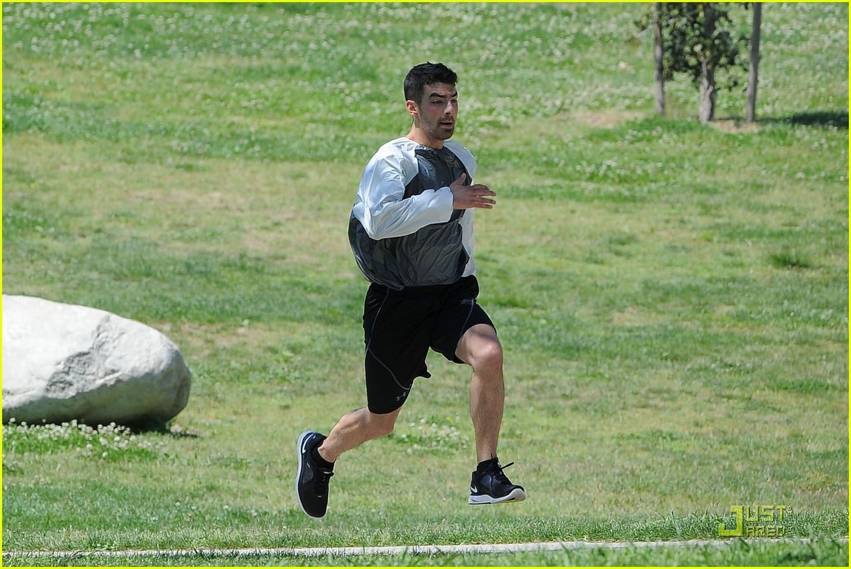 Full Sized Photo of joe jonas exercise 13 Joe Jonas Pushups at the