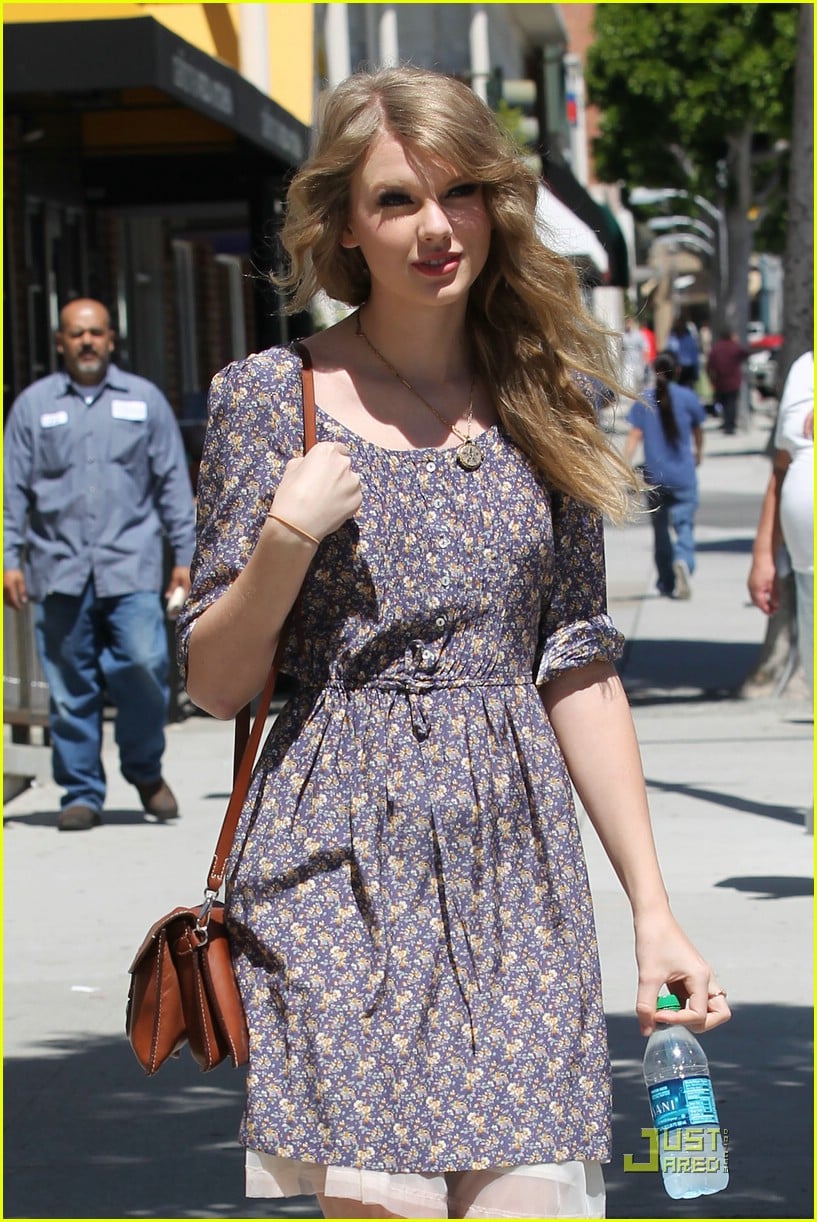 Taylor Swift: Anthropologie Shopping Spree! | Photo 411907 - Photo ...