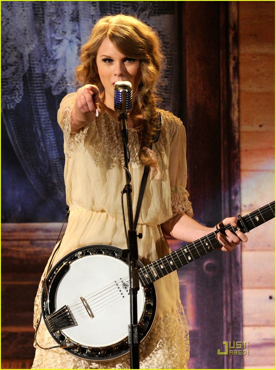 Full Sized Photo of taylor swift entertainer year acm 03 Taylor Swift