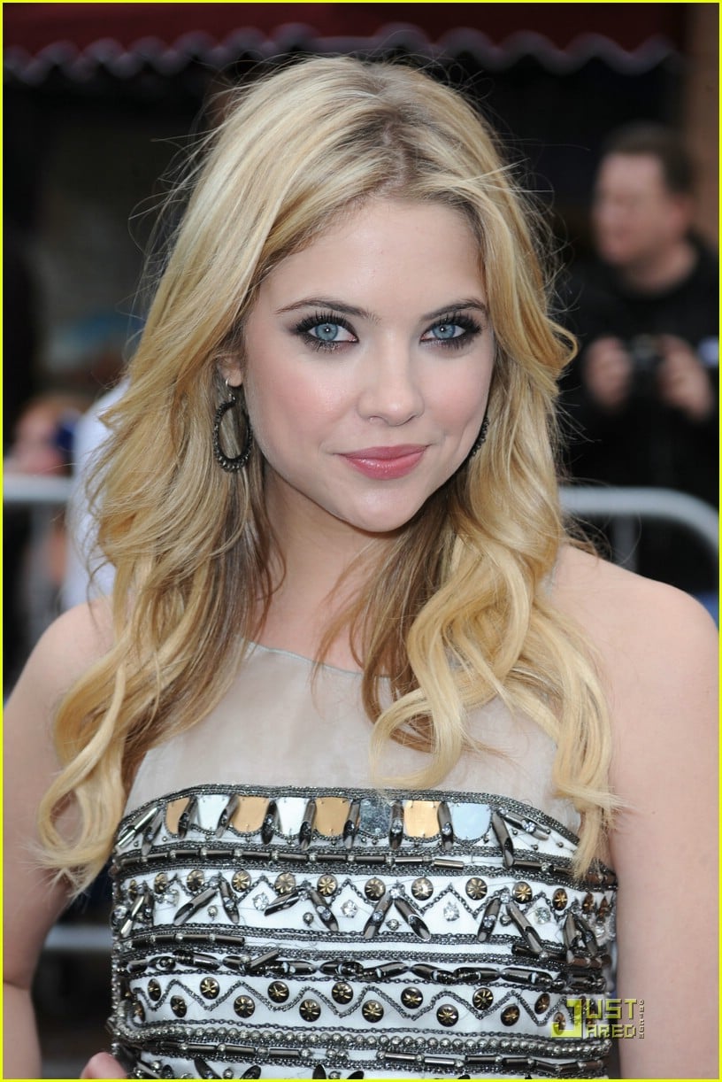 Ashley Benson & Shay Mitchell: Pretty Little Pirates | Photo 416098 ...