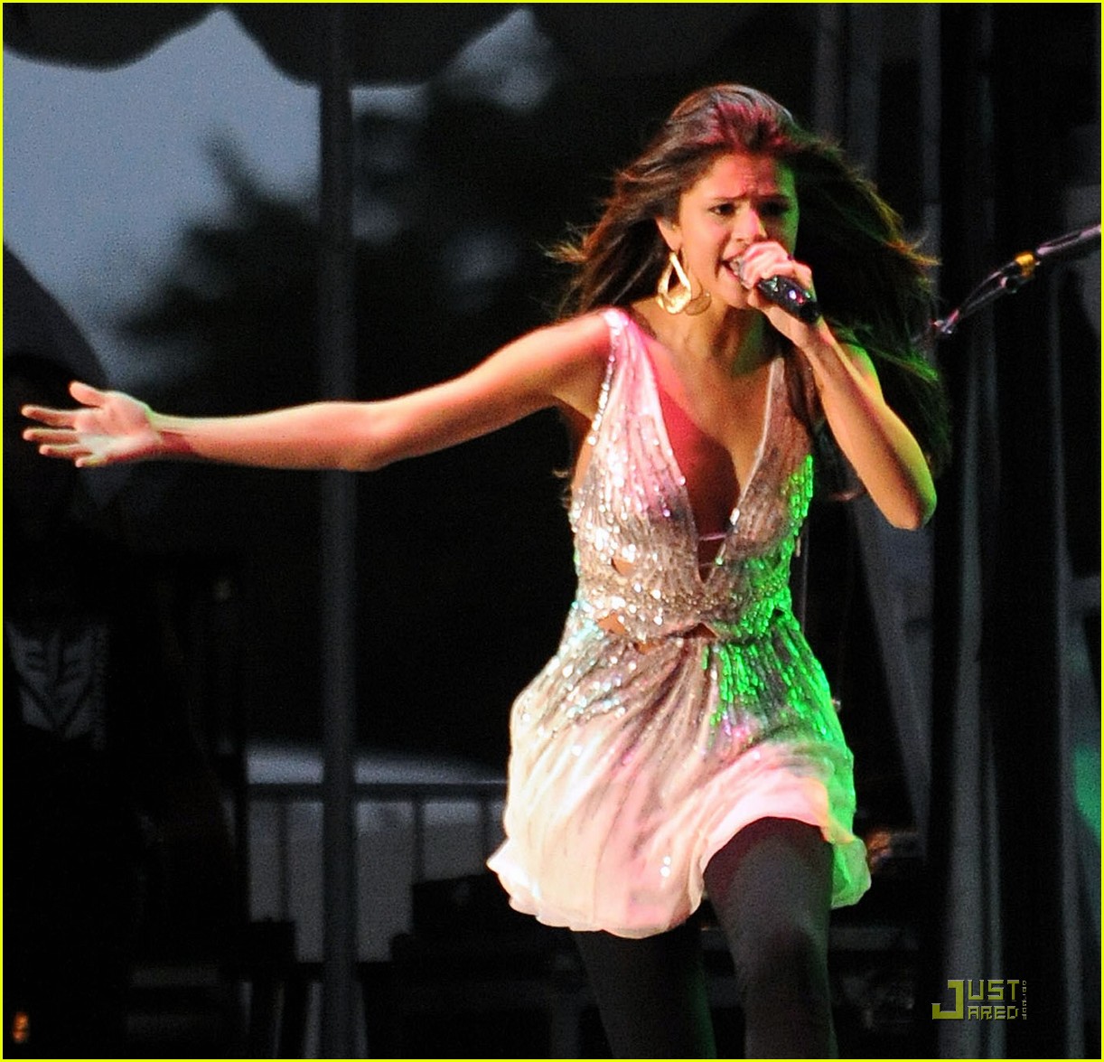 Selena Gomez: Dixon Tour Stop! | Photo 416082 - Photo Gallery | Just