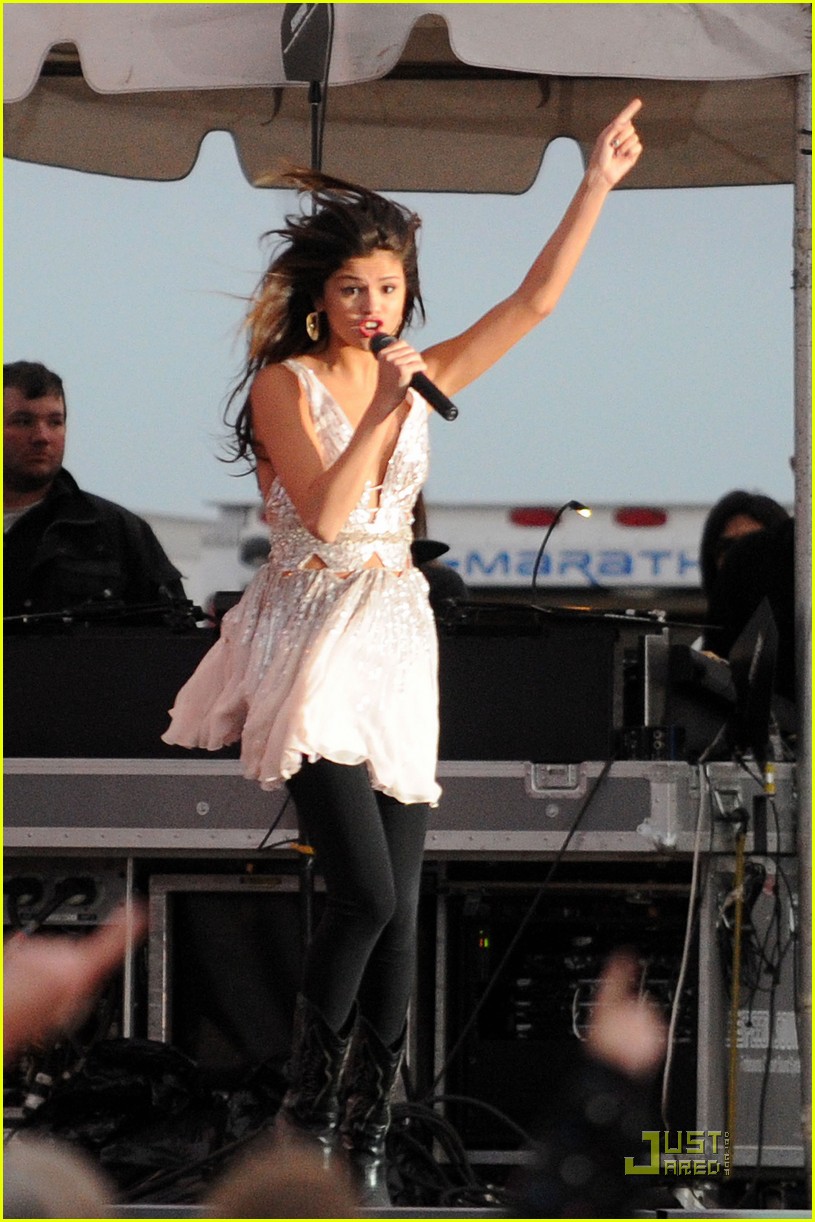 Selena Gomez: Dixon Tour Stop! | Photo 416084 - Photo Gallery | Just