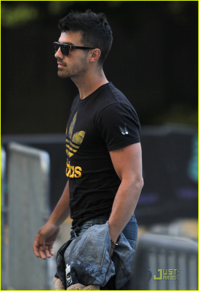 Joe Jonas: Lakers Playoff Game! | Photo 415471 - Photo Gallery | Just ...