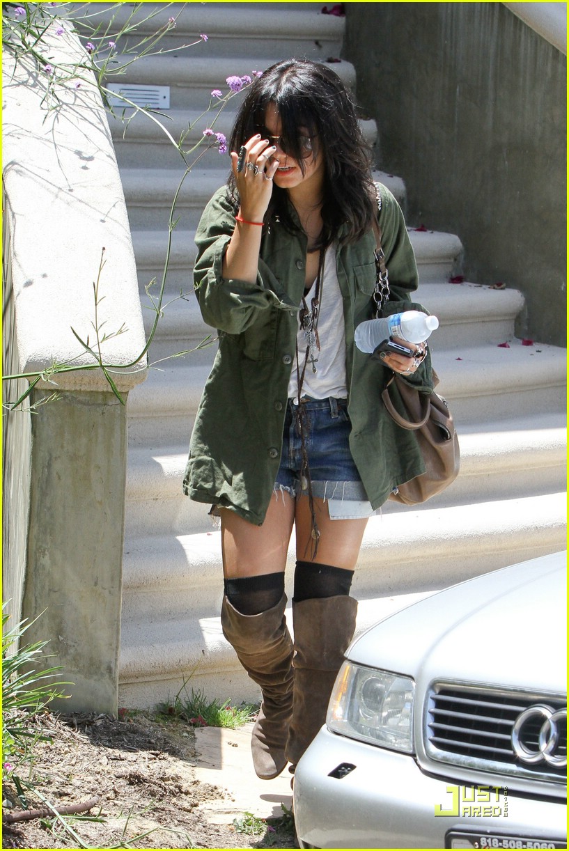 Vanessa Hudgens: LAX After Lunch | Photo 416632 - Photo Gallery | Just ...