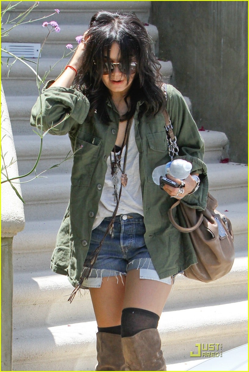 Vanessa Hudgens: LAX After Lunch | Photo 416643 - Photo Gallery | Just ...