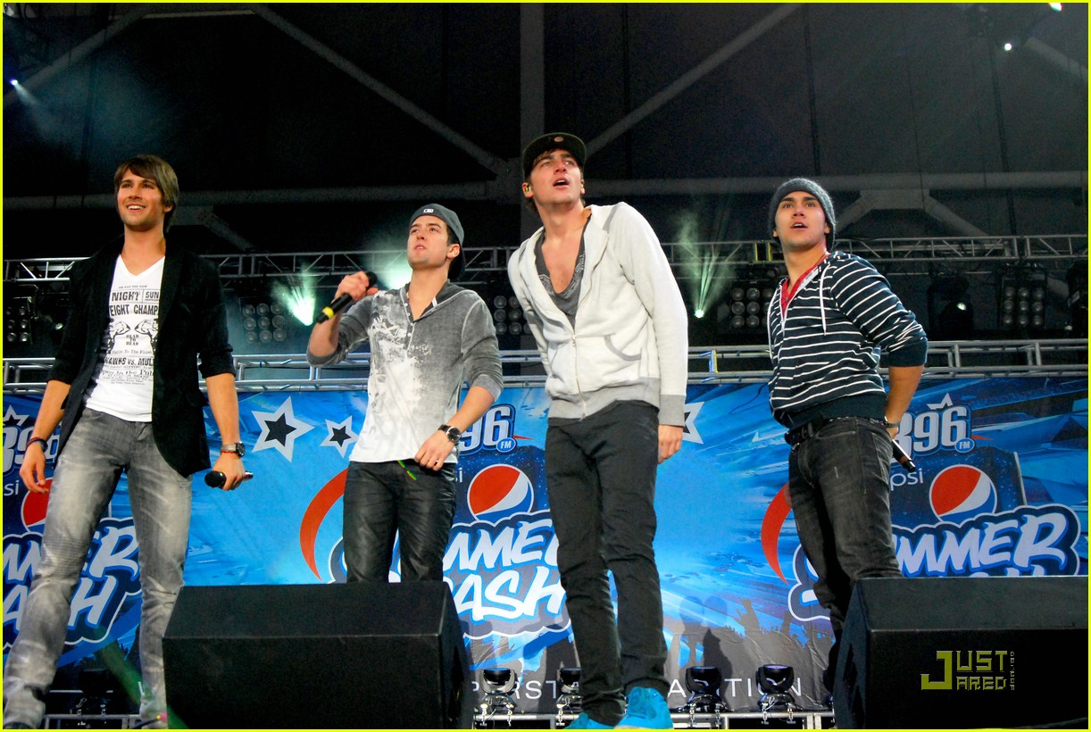 Big Time Rush Summer Bash with B96! Photo 421534 Photo Gallery