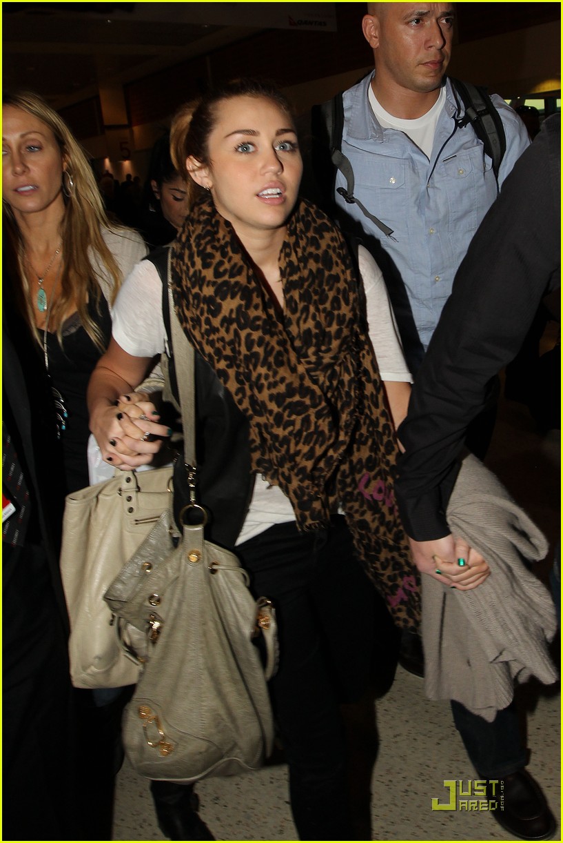 Miley Cyrus: Smiles For Sydney | Photo 423568 - Photo Gallery | Just ...