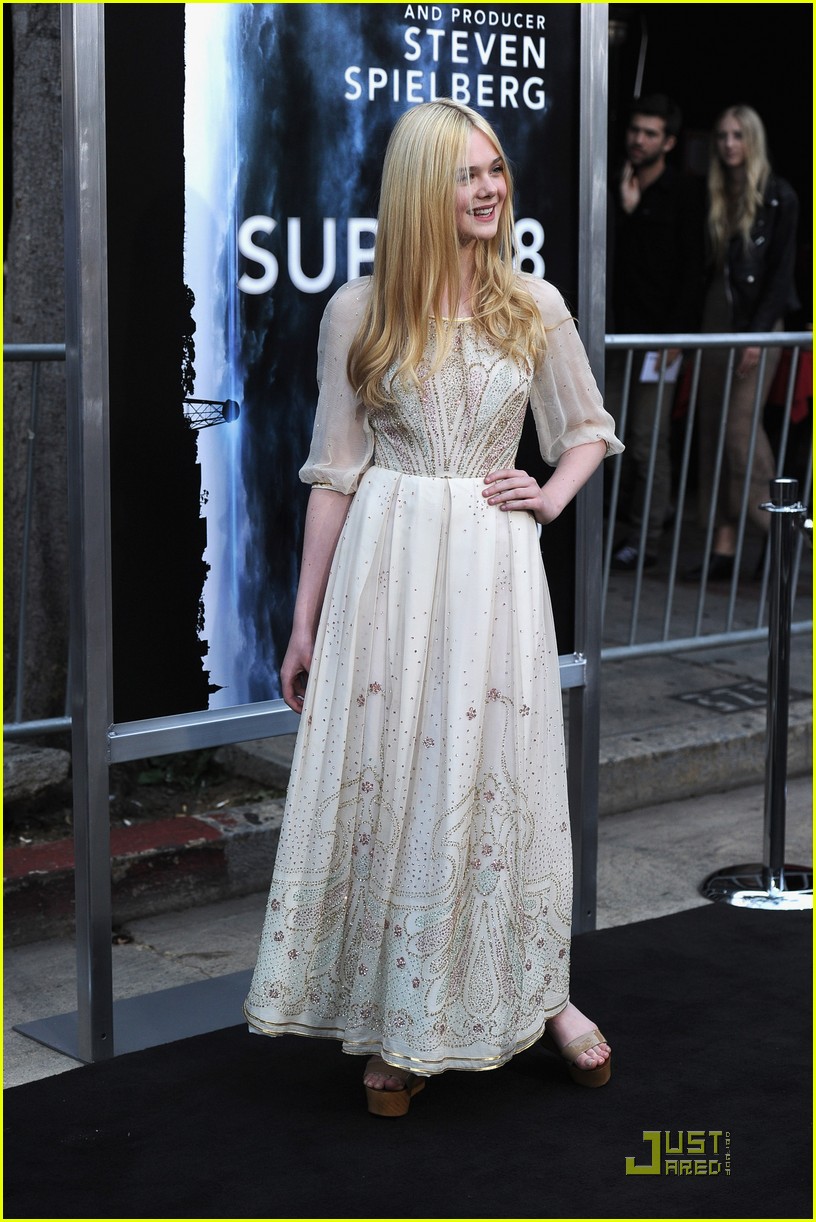 Elle Fanning Premieres Super 8 Photo 420943 Photo Gallery Just Jared Jr 9595