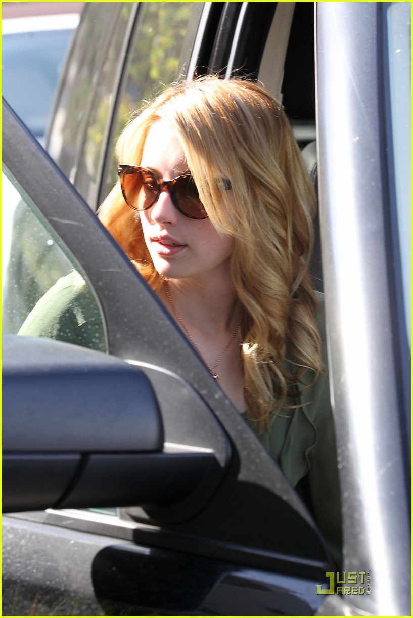 Emma Roberts: Ken Paves Salon Stop | Photo 419896 - Photo Gallery ...