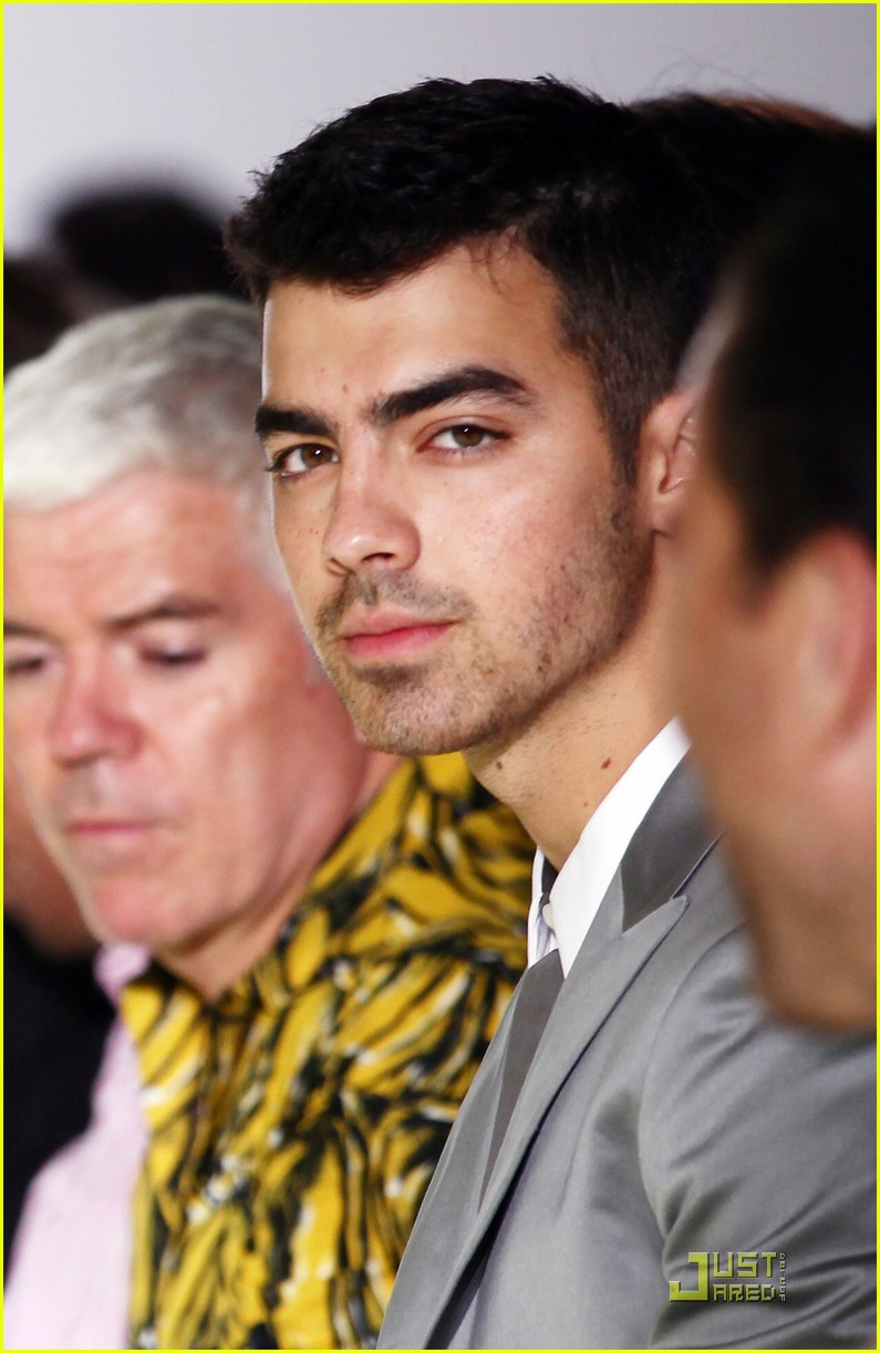 Joe Jonas: Calvin Klein Show in Milan | Photo 422625 - Photo Gallery ...