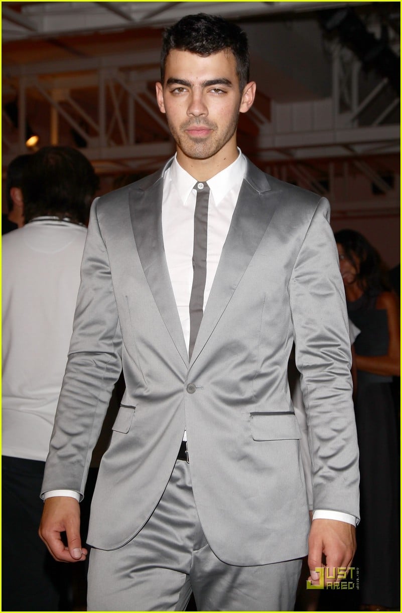 Full Sized Photo of joe jonas milan ck show 13 | Joe Jonas: Calvin ...