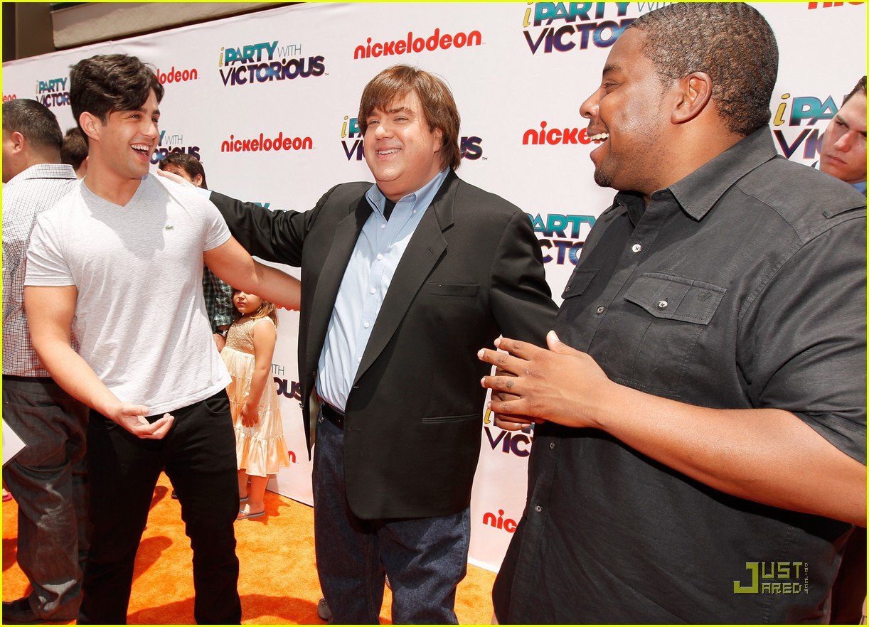 Josh Peck: 'iParty' with Kenan Thompson! | Photo 420680 - Photo Gallery ...